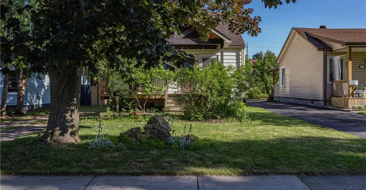 15 Spencer Avenue, Hamilton, ON, L9H 1E7 - 2