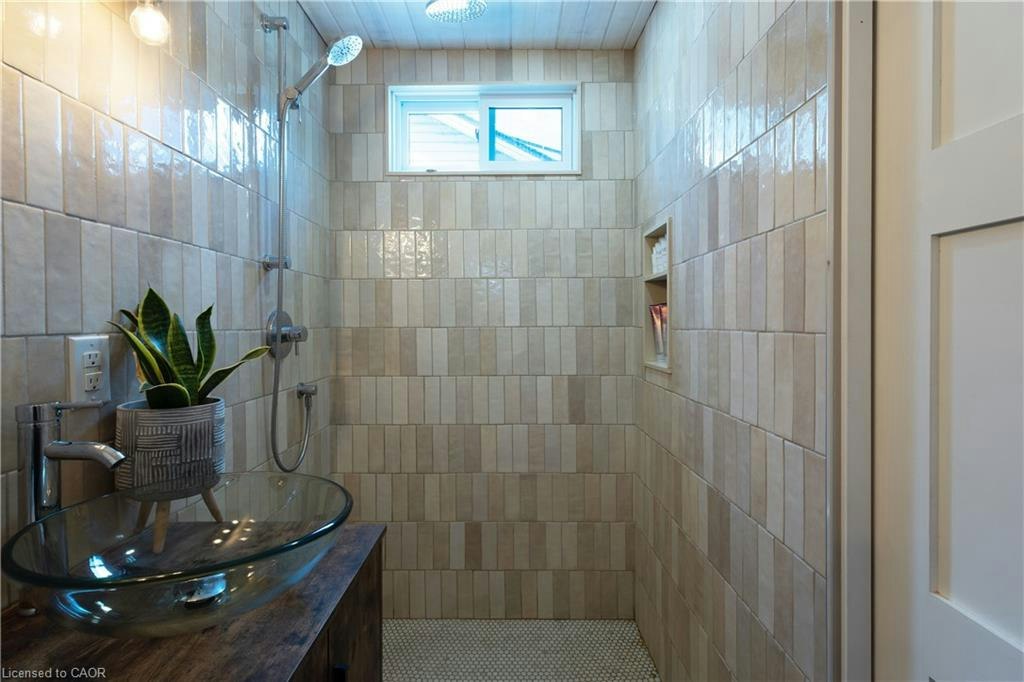 15 Spencer Avenue, Hamilton, ON, L9H 1E7 - 11