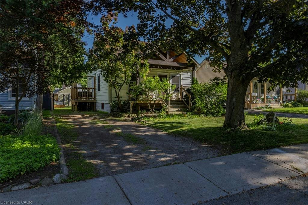 15 Spencer Avenue, Hamilton, ON, L9H 1E7