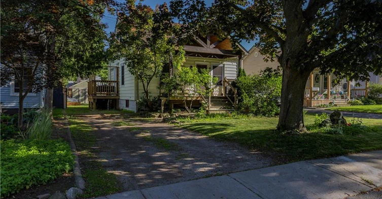 15 Spencer Avenue, Hamilton, ON, L9H 1E7