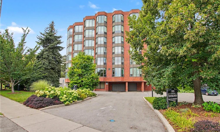 603-2121 Lakeshore Road