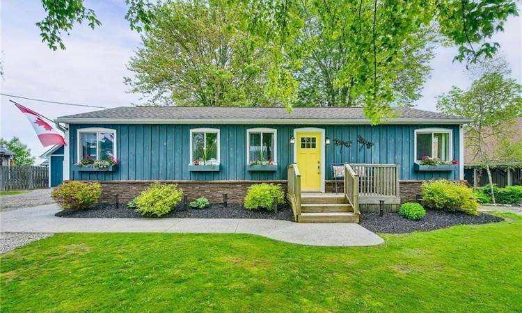 8 Beach Road
