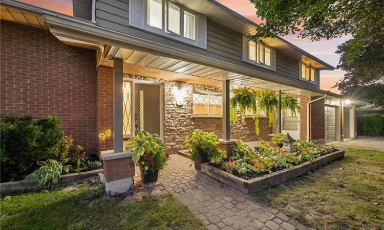 19 Christine Crescent