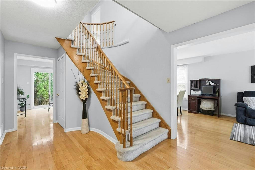 3193 Maderna Road, Burlington, ON, L7M 2W3 - 4