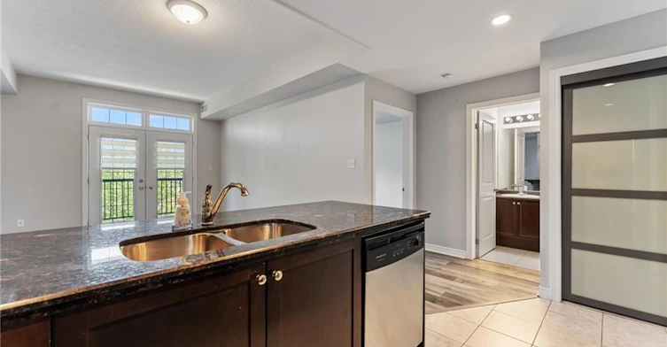 401-396 Plains Road E, Burlington, ON, L7T 2C8 - 10