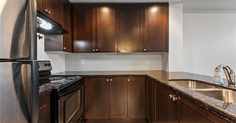 401-396 Plains Road E, Burlington, ON, L7T 2C8 - 9