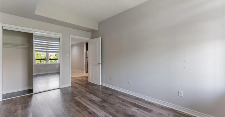 401-396 Plains Road E, Burlington, ON, L7T 2C8 - 14