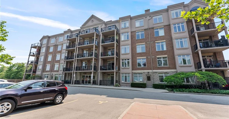 401-396 Plains Road E, Burlington, ON, L7T 2C8