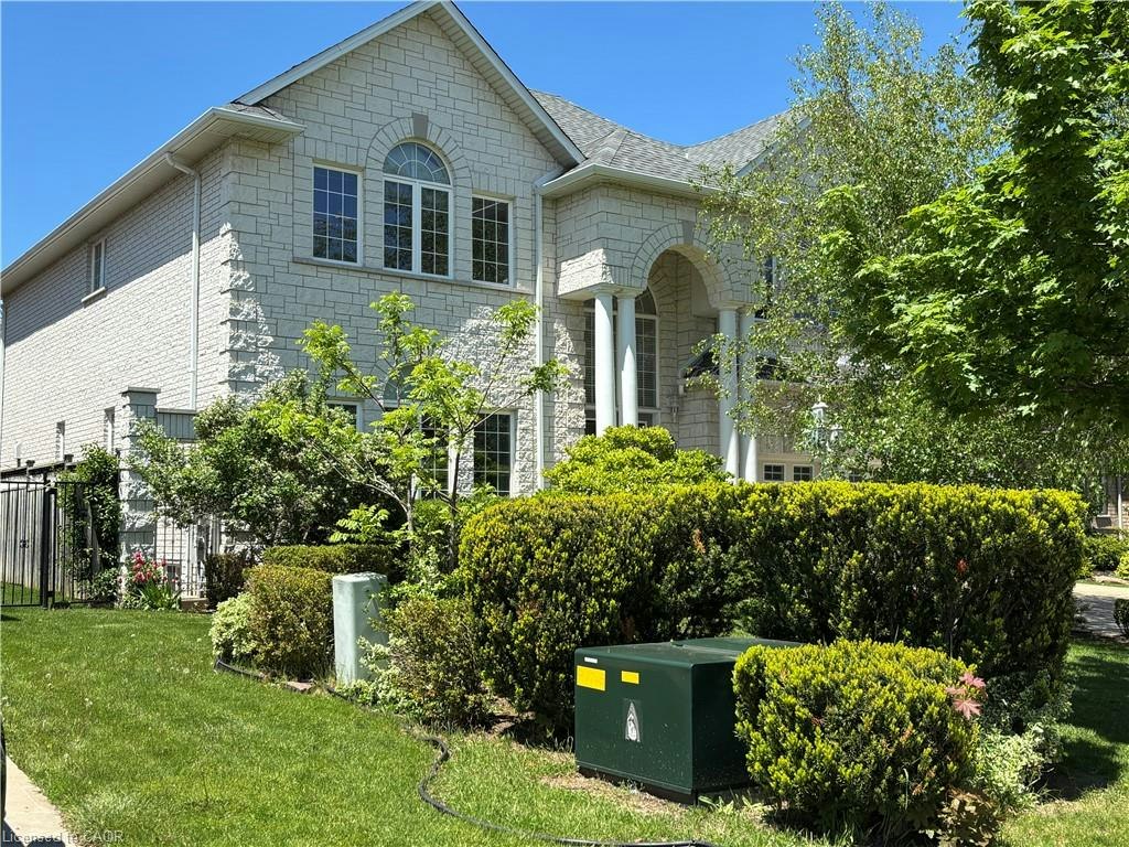 6 Fourseasons Drive, Hamilton, ON, L8E 5Y5