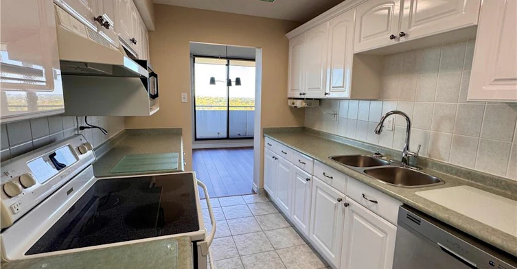 1203-2055 Upper Middle Road, Burlington, ON, L7P 3P4 - 4
