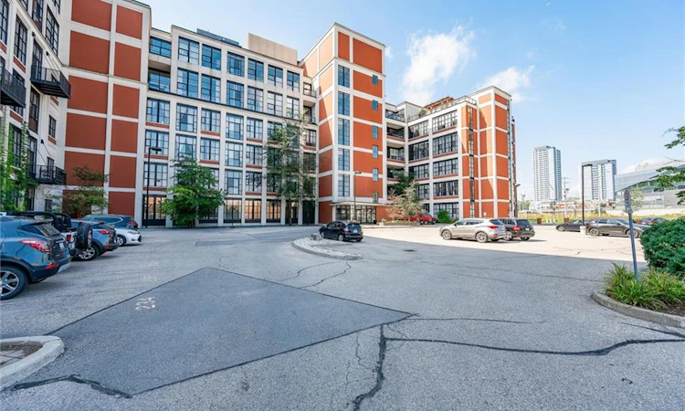 112-410 King W/S Street W