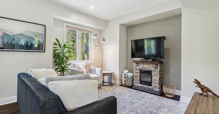 2438 Second Street, Burlington, ON, L7R 3K1 - 8