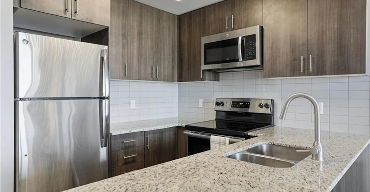708-560 North Service Road, Grimsby, ON, L3M 0G3 - 4