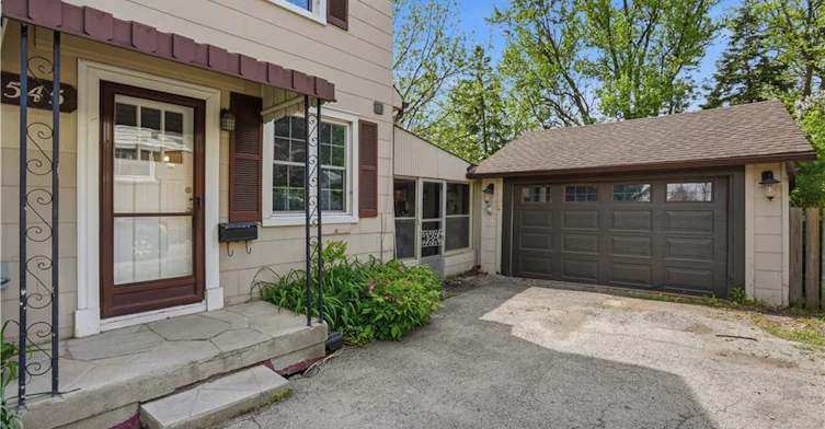 545 Mohawk Road W, Hamilton, ON, L9C 1X5 - 3