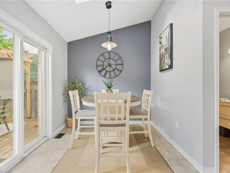 14 Kenyon Crescent, Grimsby, ON, L3M 5P4 - 13