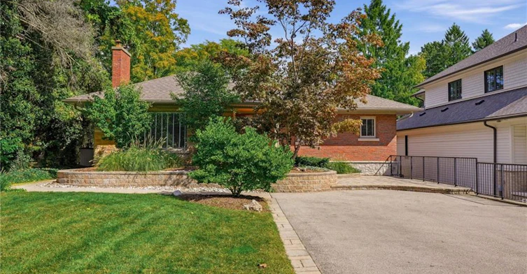 MAIN-707 King Road, Burlington, ON, L7T 3K5