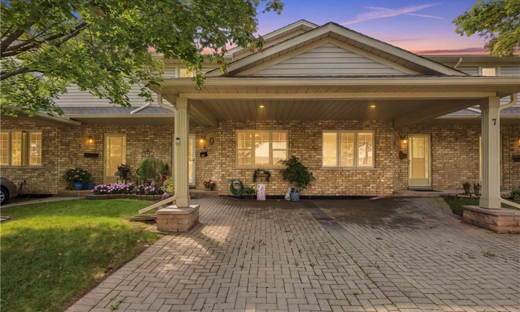 5-9 Wentworth Drive