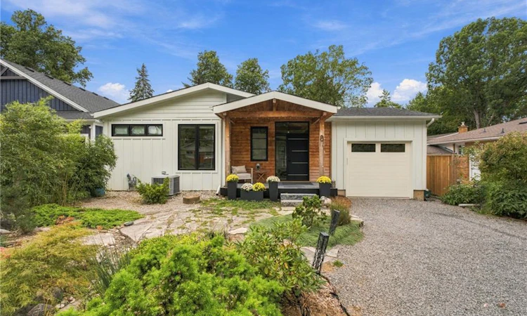 8 Dixie Avenue
