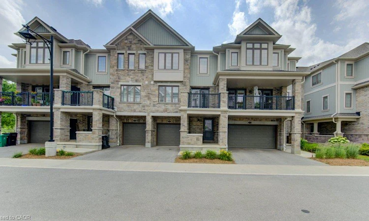 35 Bank Swallow Crescent