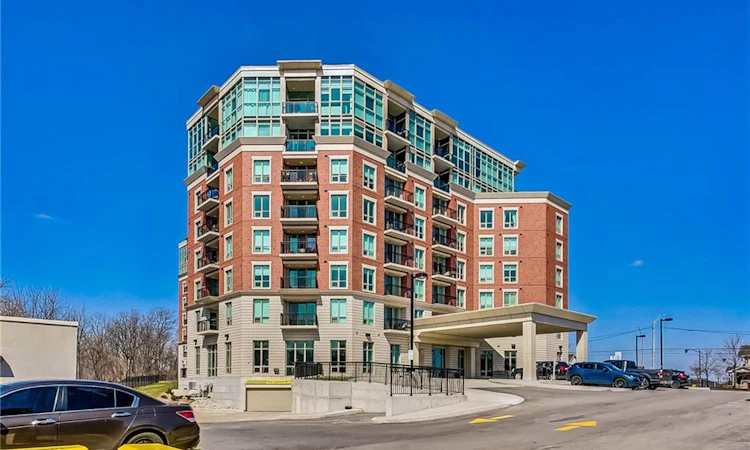 103-2750 King Street E
