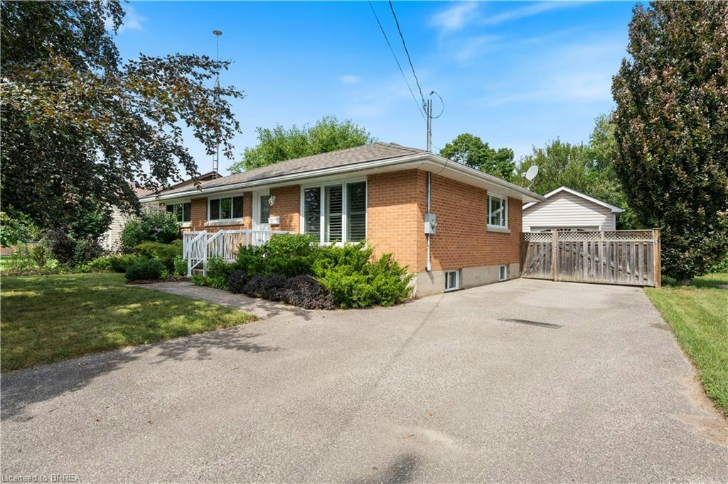 25 Wayne Drive, Brantford, ON, N3R 2Y6