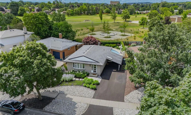 107 Laurentian Drive