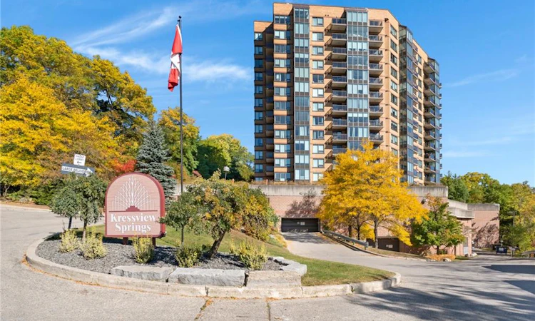 402-237 King Street W