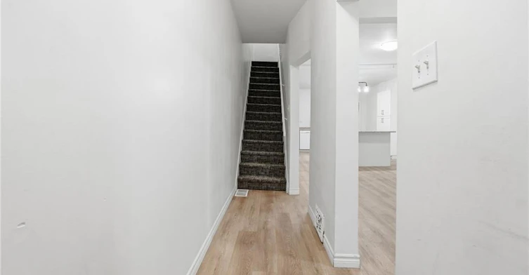 39 Burlington Street E, Hamilton, ON, L8L 4G3 - 4