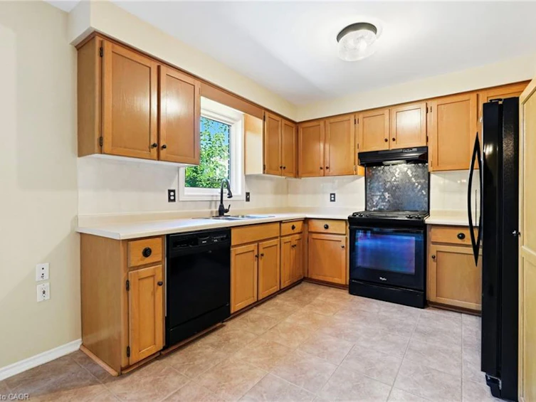 121 First Road W, Hamilton, ON, L8J 2S6 - 11