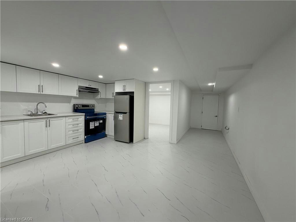 BSMT-804 St Clair Avenue W, Toronto, ON, M6C 1B6