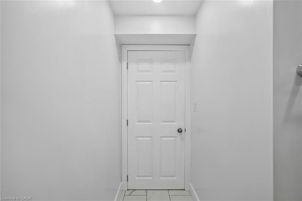 19 Konstantine Court, Hamilton, ON, L9B 2T3 - 3