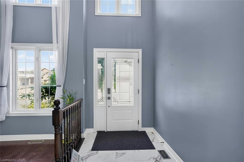 19 Konstantine Court, Hamilton, ON, L9B 2T3 - 2