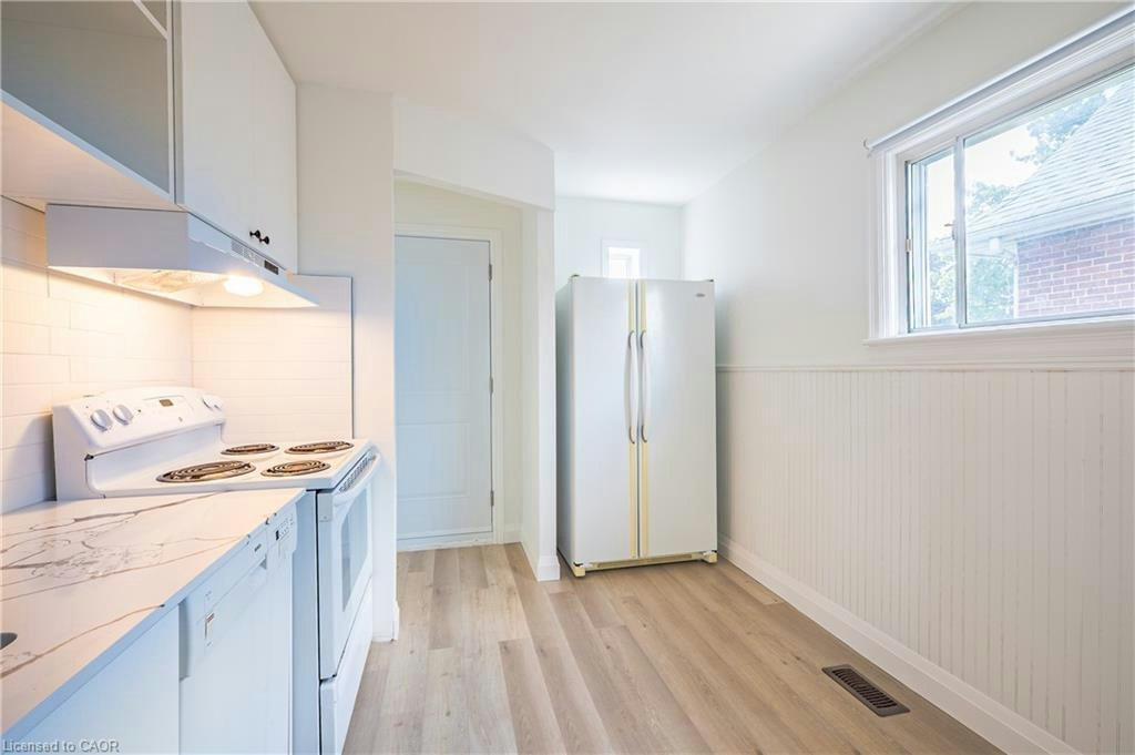 150 Beland Avenue S, Hamilton, ON, L8K 3T6 - 9