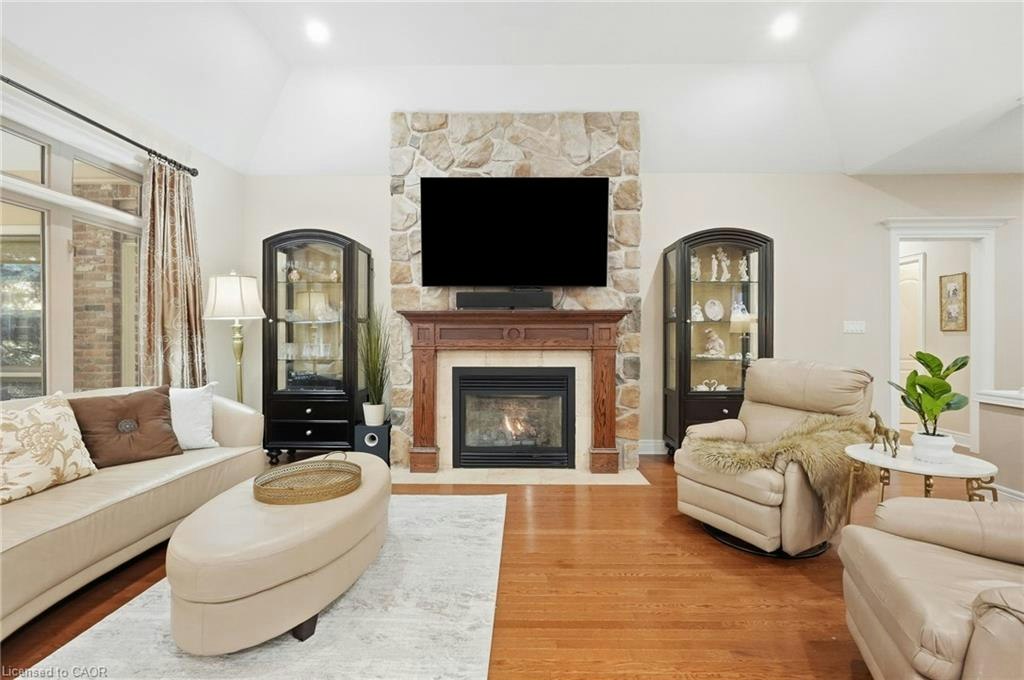 4 Summit Drive, Hamilton, ON, L8B 0E4 - 6