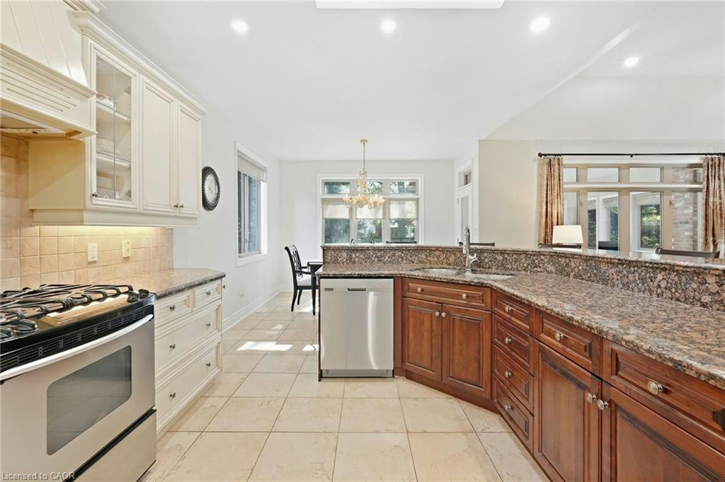 4 Summit Drive, Hamilton, ON, L8B 0E4 - 11