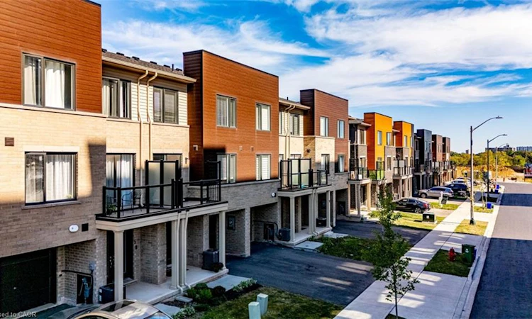 7 Roxanne Drive