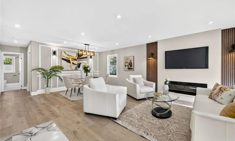 362 Rosseau Road