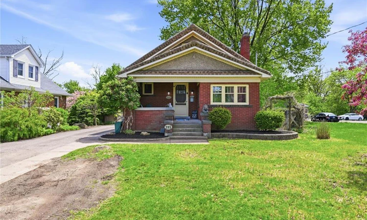 392 Queenston Street