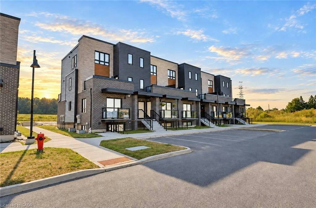 11-235 Chapel Hill Drive, Kitchener, ON, N2R 1N3
