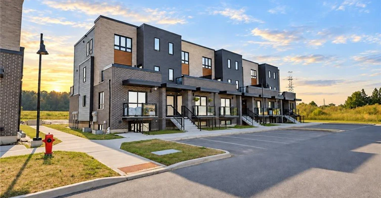 11-235 Chapel Hill Drive, Kitchener, ON, N2R 1N3
