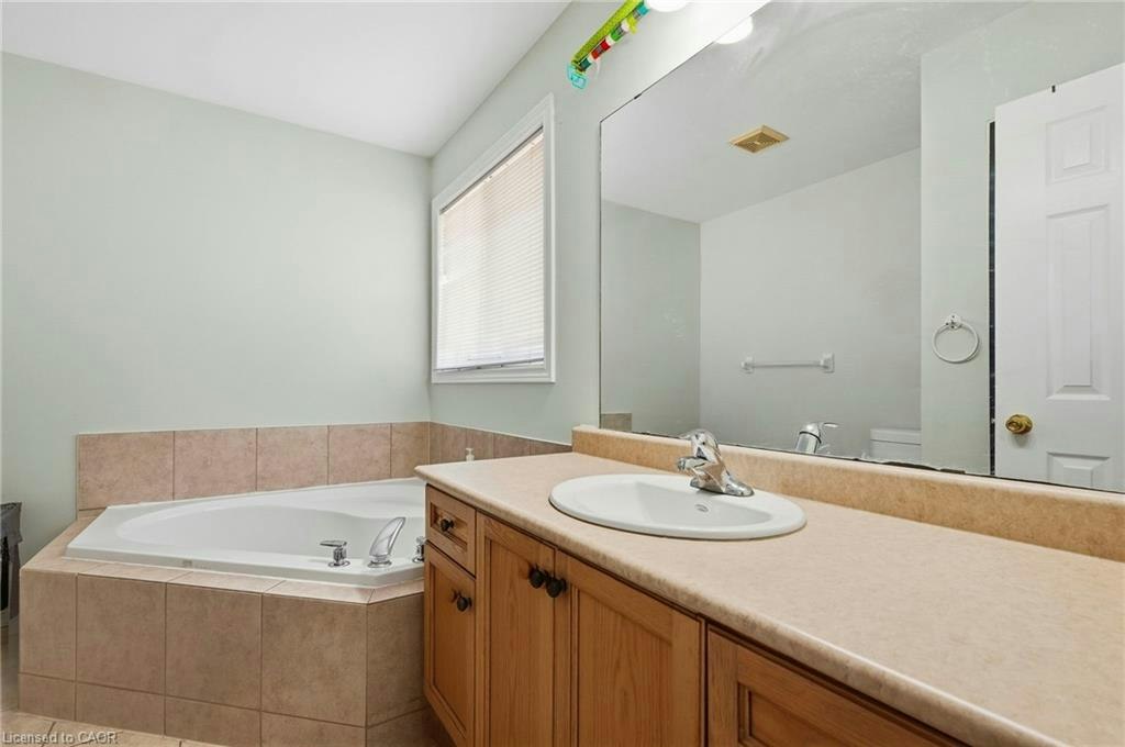31 Peachwood Crescent, Hamilton, ON, L8E 5Z7 - 25