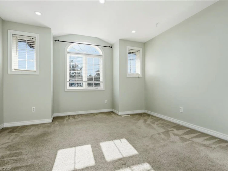 31 Peachwood Crescent, Hamilton, ON, L8E 5Z7 - 17