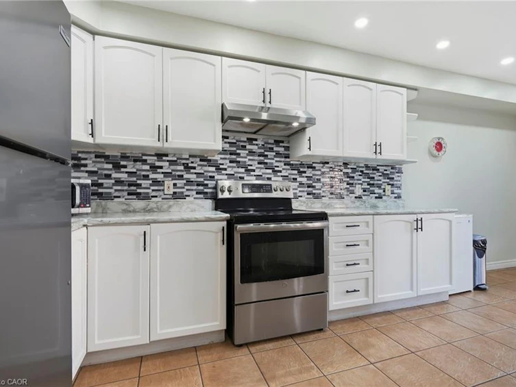 31 Peachwood Crescent, Hamilton, ON, L8E 5Z7 - 13
