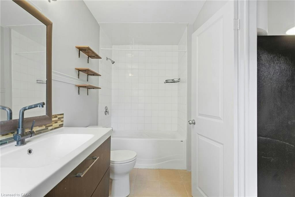 B-20 Cherryhill Drive, Grimsby, ON, L3M 3B5 - 8