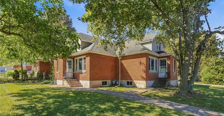 B-20 Cherryhill Drive, Grimsby, ON, L3M 3B5