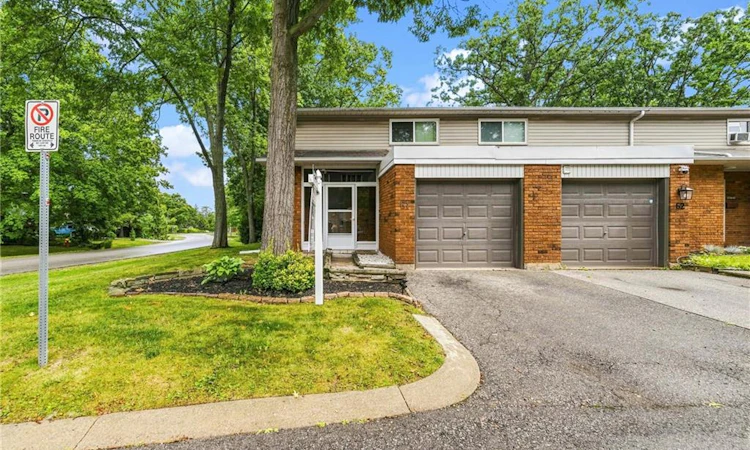 61-1270 Gainsborough Drive