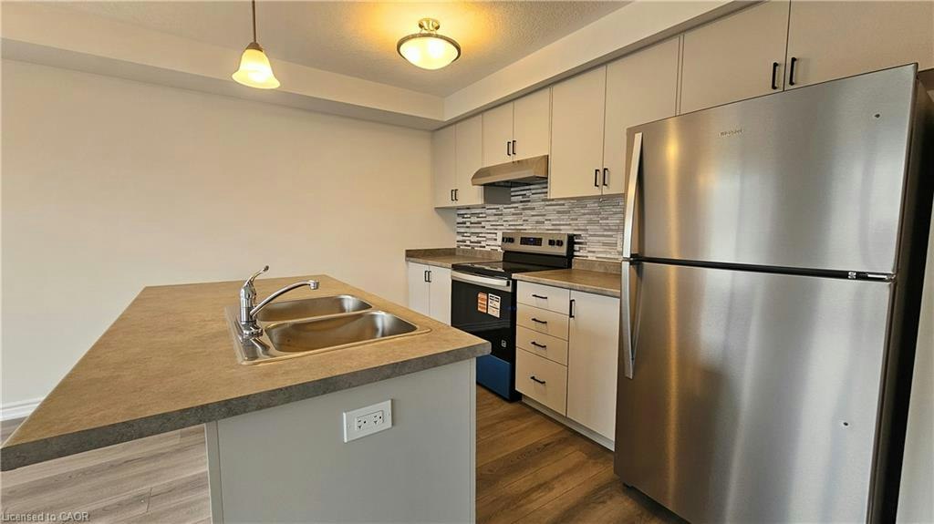 395 Benninger Drive, Kitchener, ON, N2E 0K1 - 4