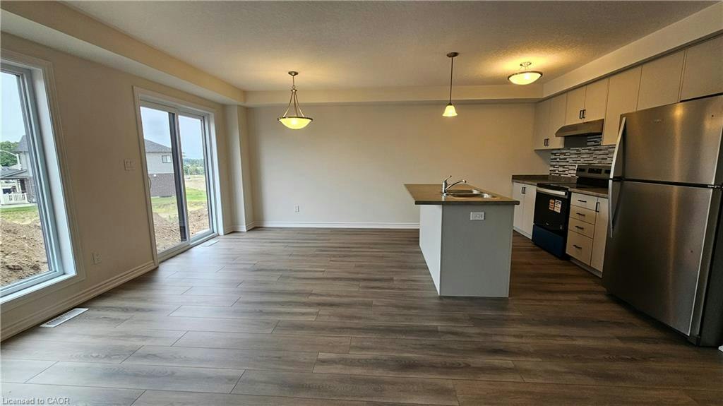 395 Benninger Drive, Kitchener, ON, N2E 0K1 - 2