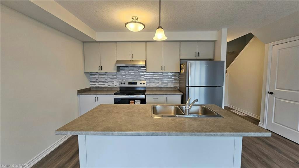 395 Benninger Drive, Kitchener, ON, N2E 0K1 - 3