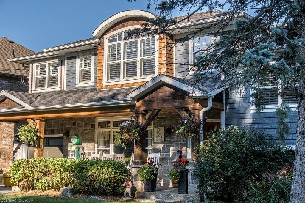 381 Woodworth Court, Hamilton, ON, L9G 2N2 - 2